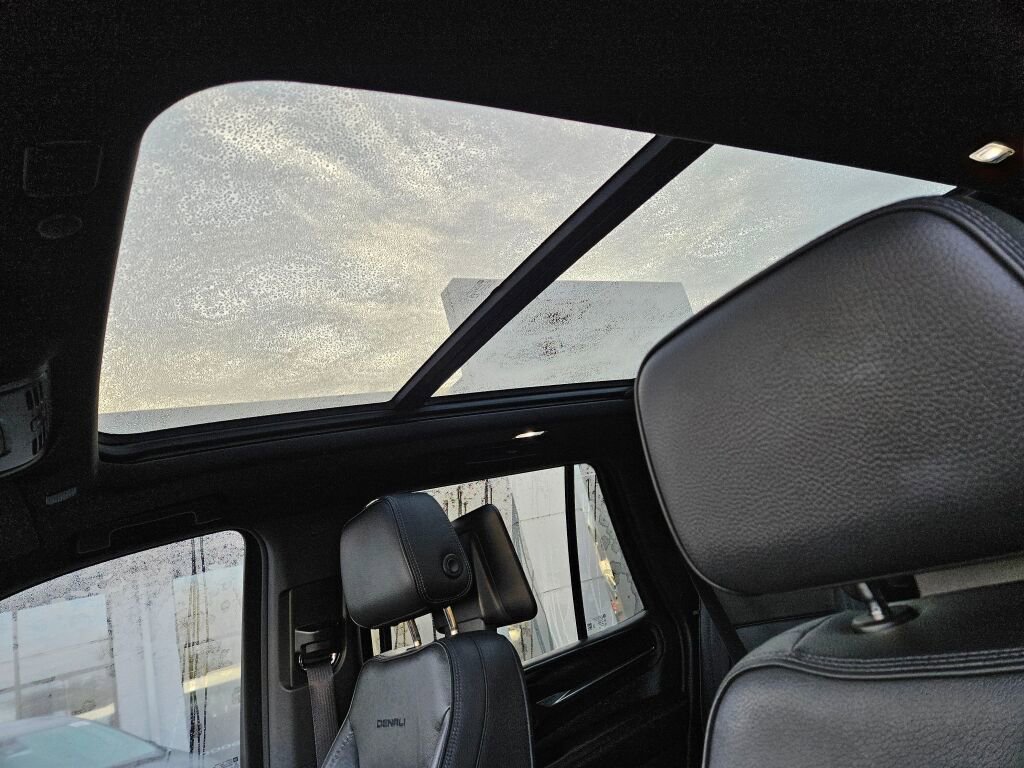 Used 2021 GMC Yukon Denali w/ Denali Premium Package image 25