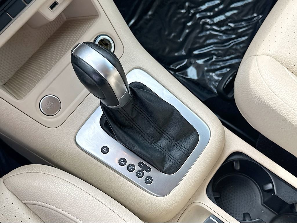 Used 2017 Volkswagen Tiguan S image 26