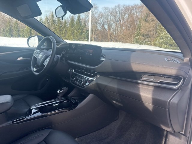 Used 2025 Buick Envista Sport Touring image 20