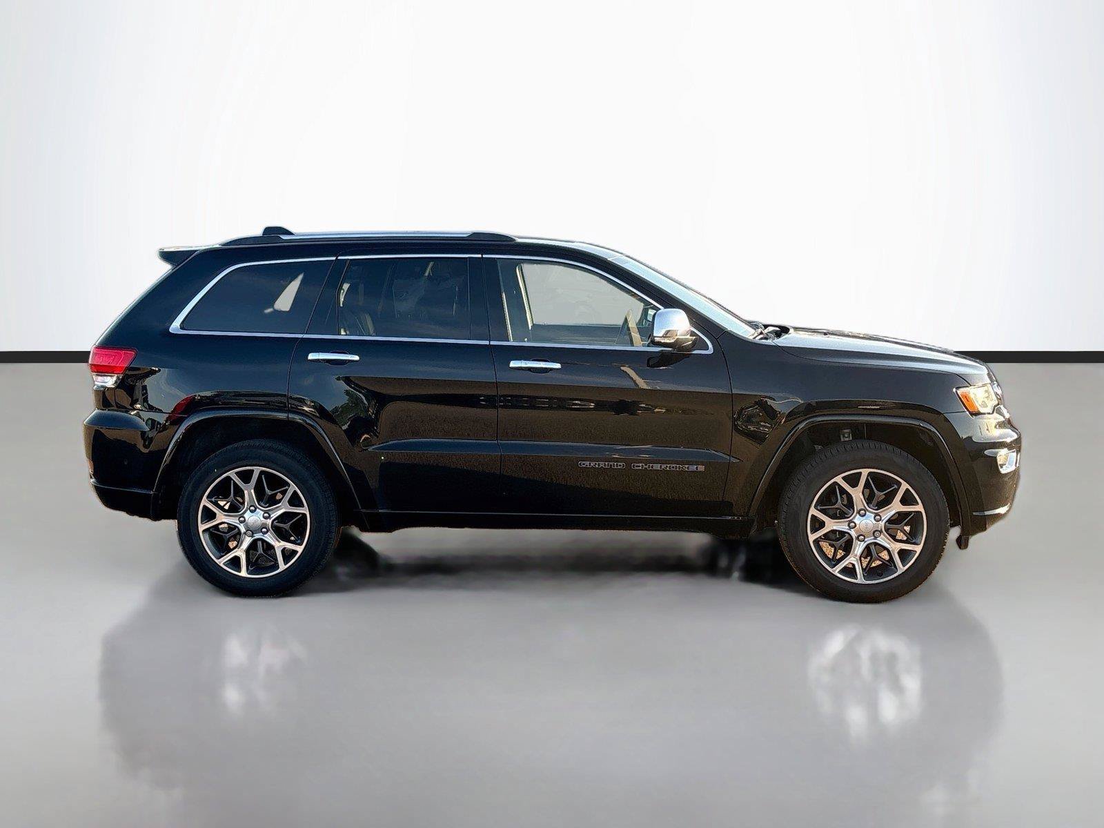 Used 2019 Jeep Grand Cherokee Overland AWD/4WD image 18