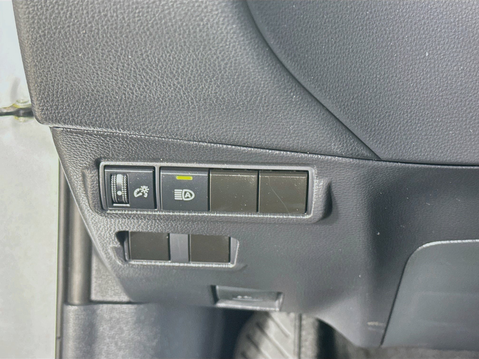Certified 2025 Toyota Corolla Cross LE FWD image 12