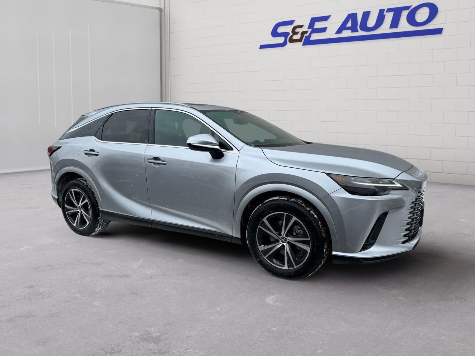 Used 2023 Lexus RX 350 Premium w/ Accessory Package (Z1) AWD/4WD image 4