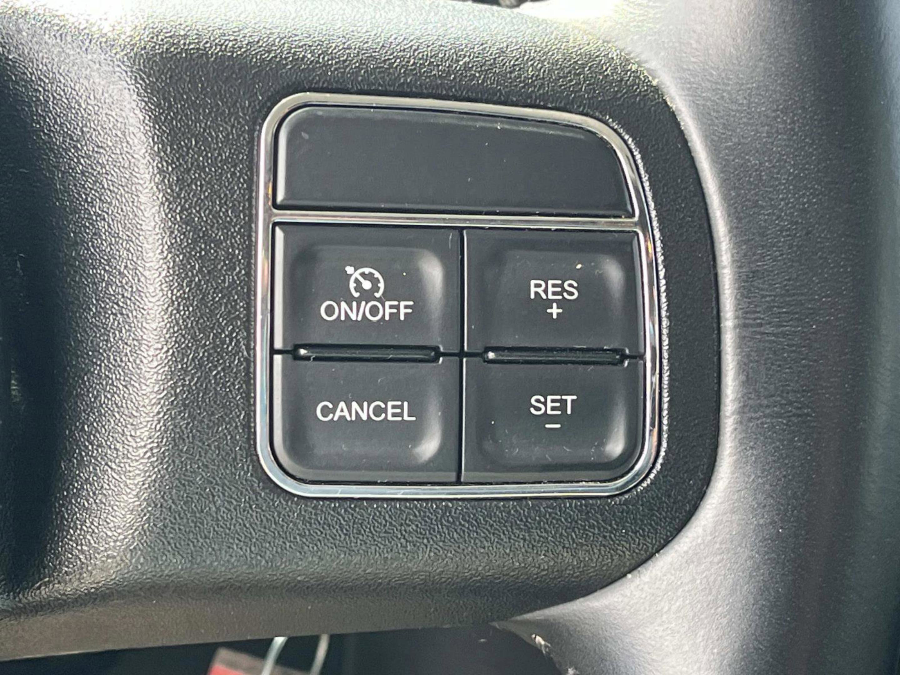 Used 2018 Jeep Wrangler Unlimited Sahara w/ Dual Top Group image 32