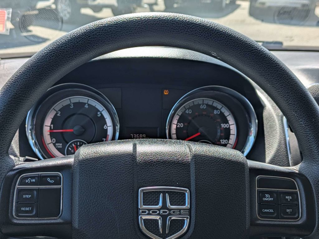 Used 2018 Dodge Grand Caravan SE w/ UConnect Hands-Free Group image 28