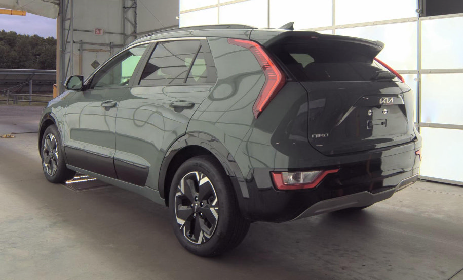 Certified 2024 Kia Niro Wind w/ Wind Preserve Package FWD image 8