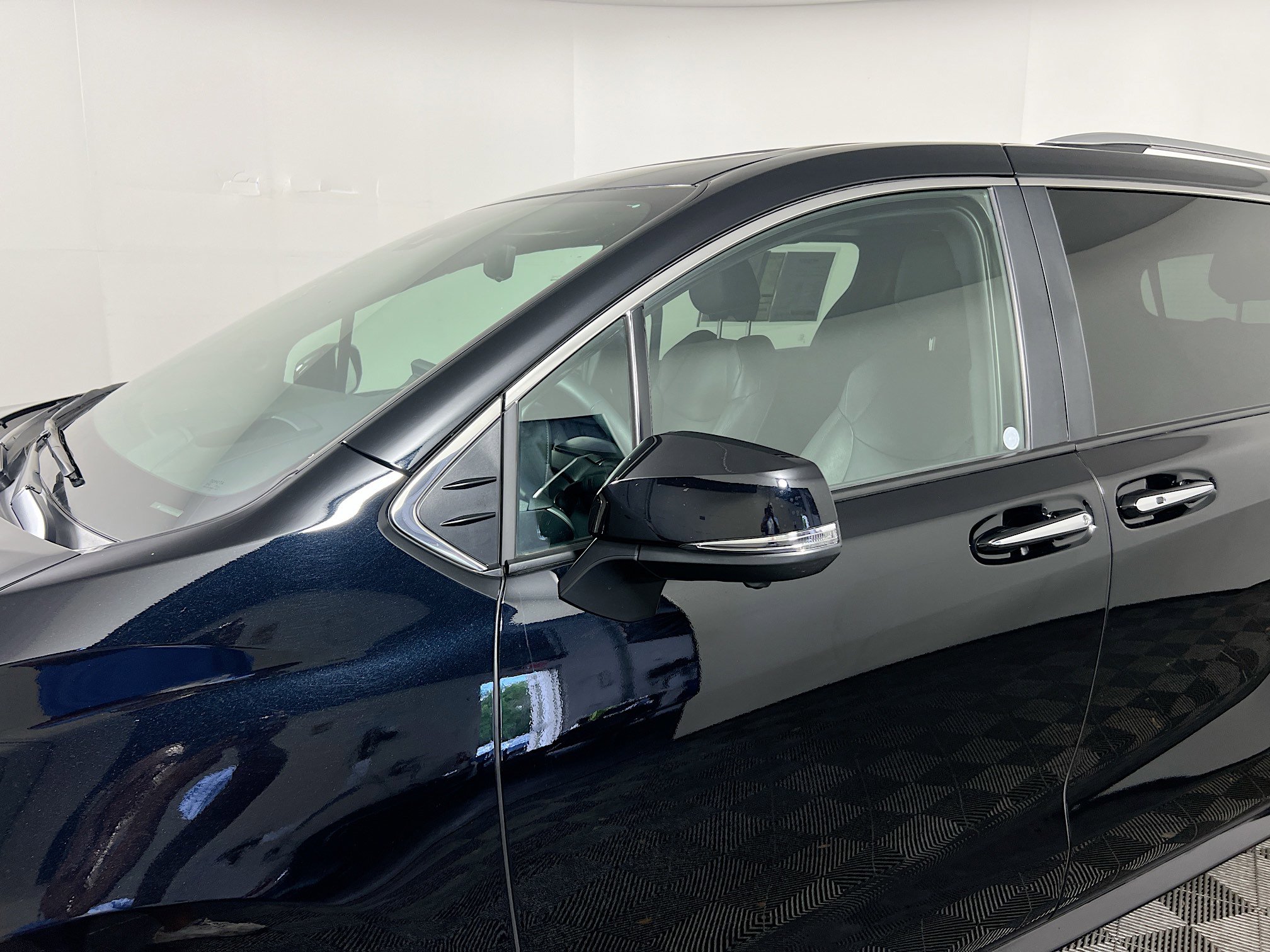 Used 2025 Toyota Sienna Platinum image 12