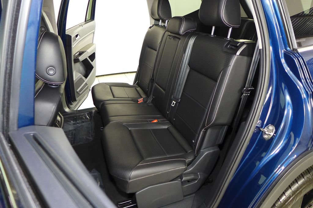 Certified 2023 Volkswagen Atlas SE w/ Black Wheel Package FWD image 21
