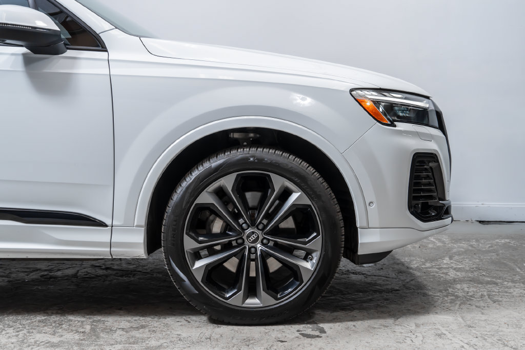 Used 2025 Audi Q7 3.0T Premium Plus AWD/4WD image 12