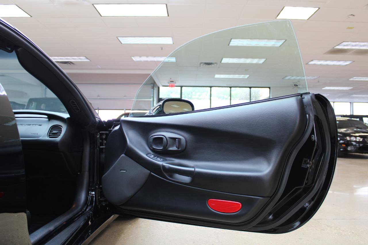 Used 2003 Chevrolet Corvette Z06 w/ Memory Package, 3 Drivers image 38