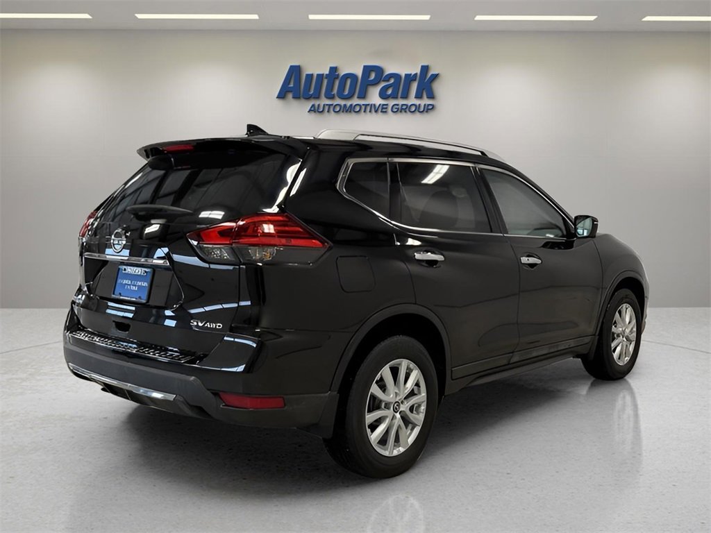 Used 2017 Nissan Rogue SV w/ Sun & Sound Touring Package image 7