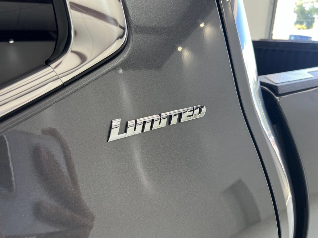 Used 2025 Toyota Tundra Limited AWD/4WD image 28