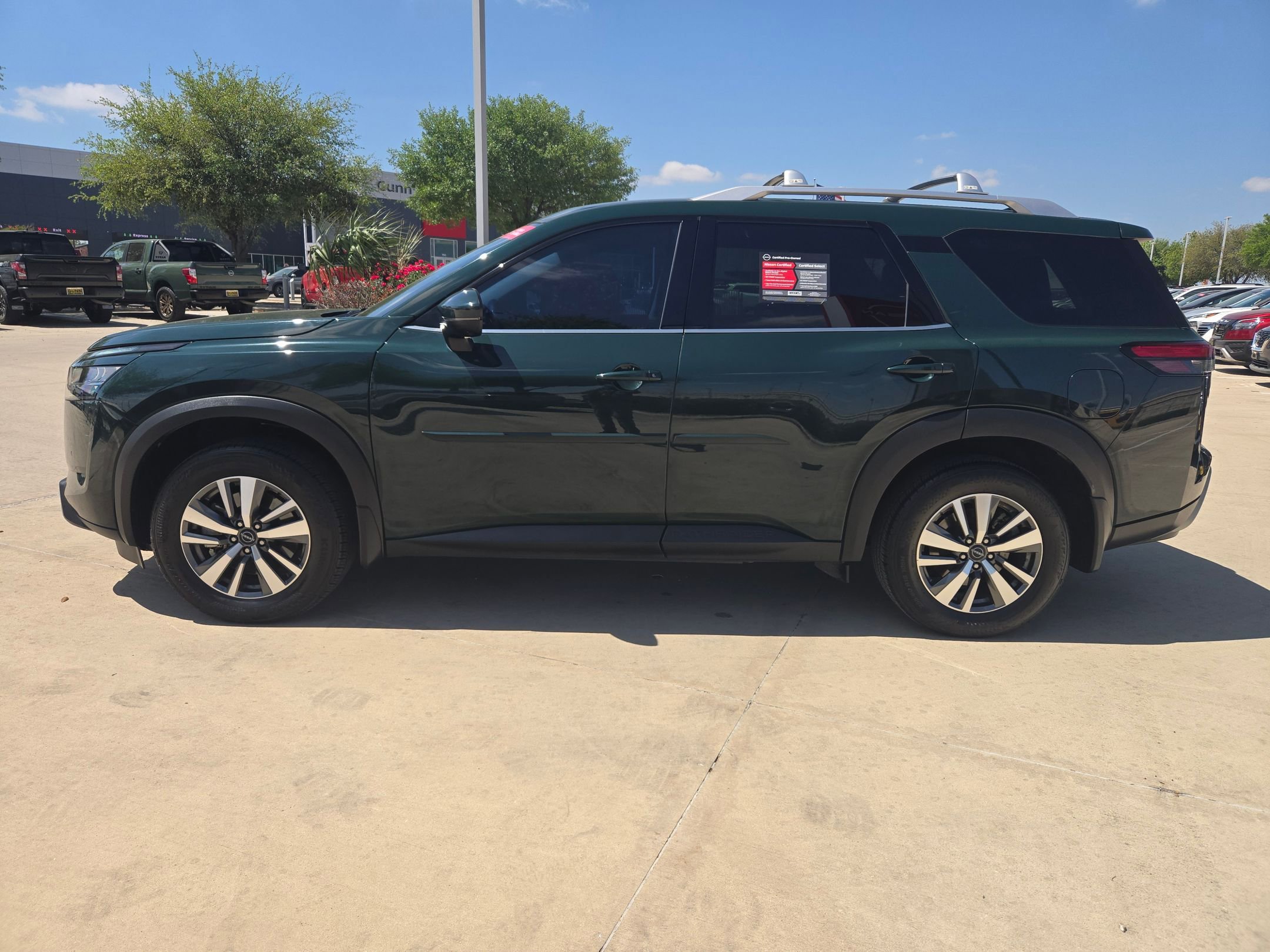 Certified 2024 Nissan Pathfinder SL FWD image 11