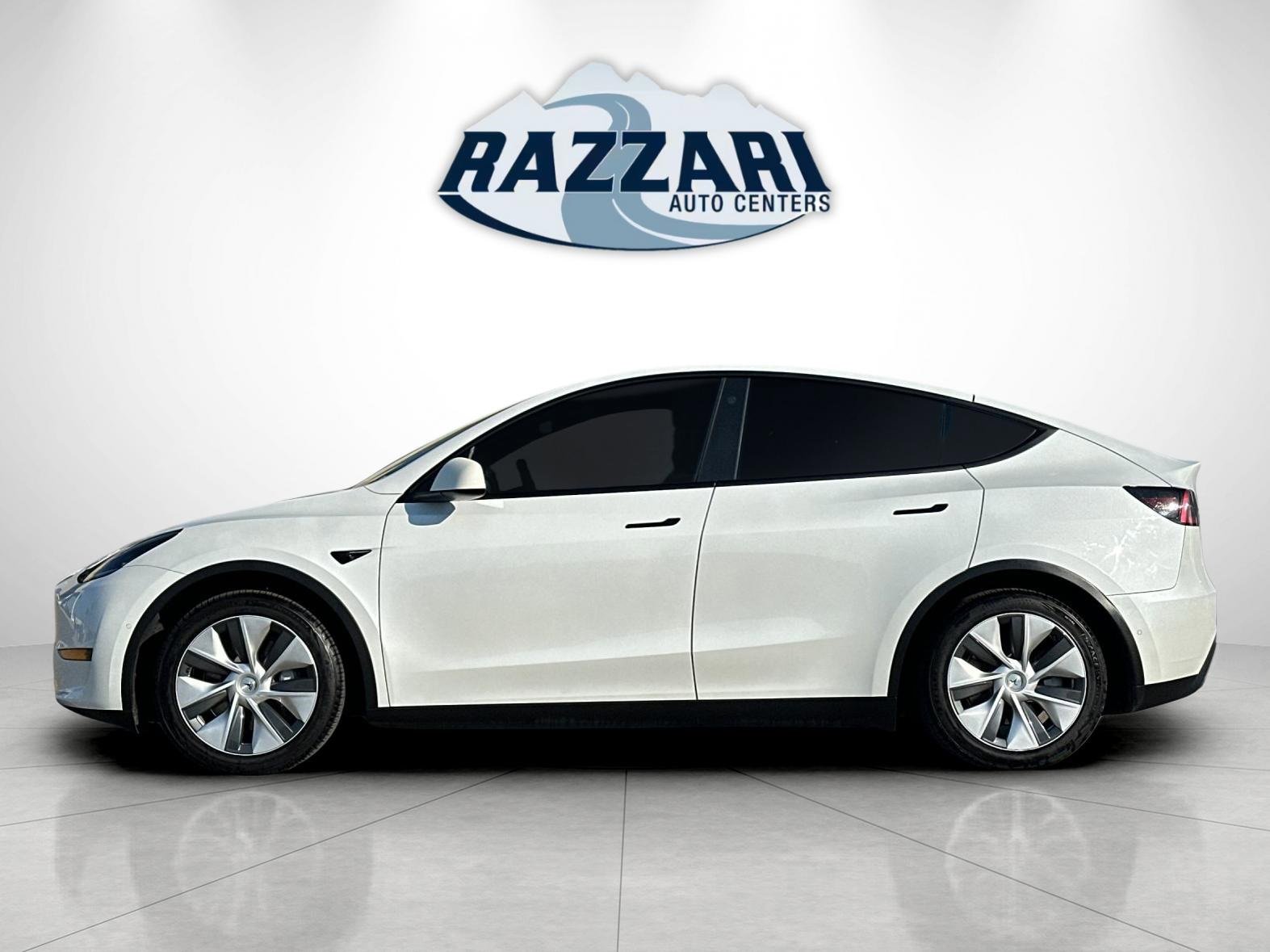 Used 2021 Tesla Model Y Standard Range image 6