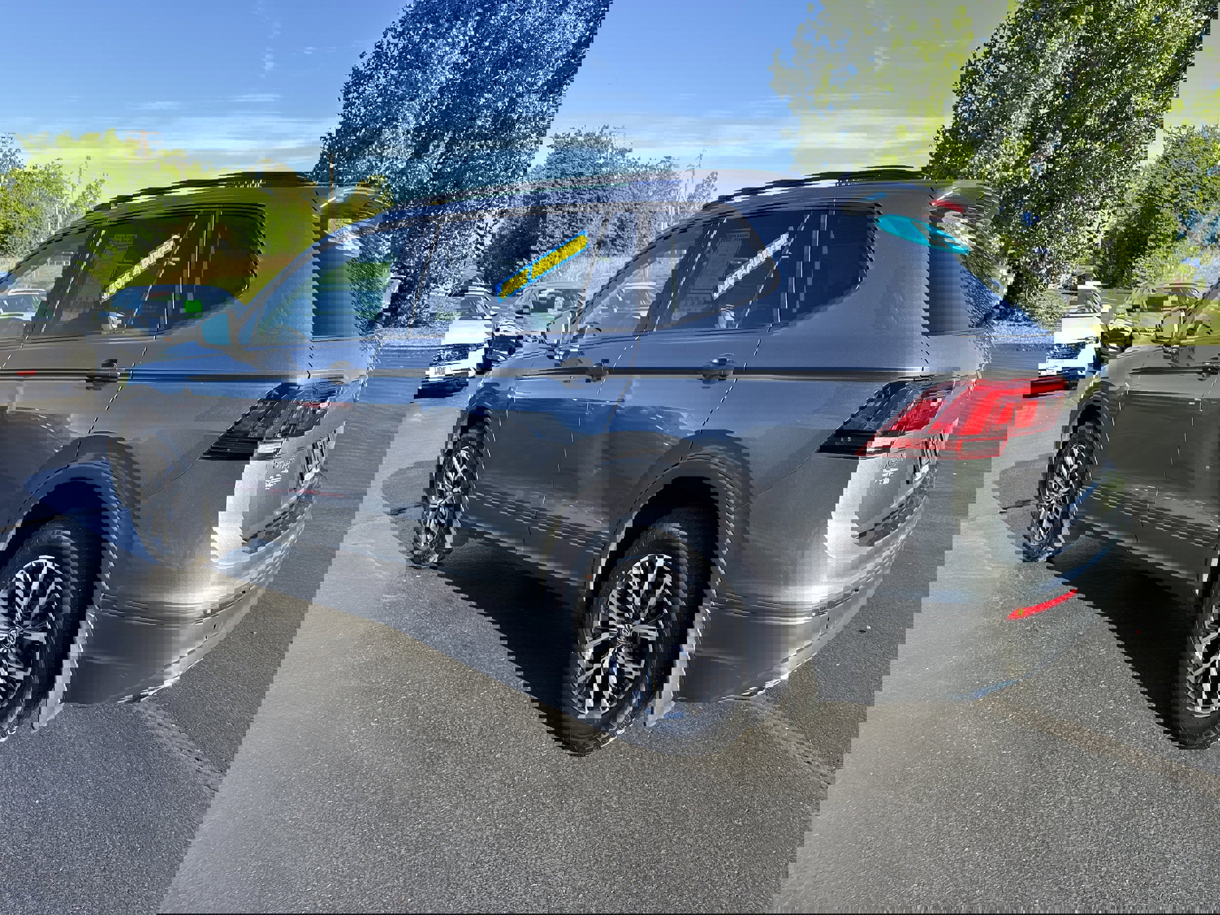 Used 2021 Volkswagen Tiguan S FWD image 3