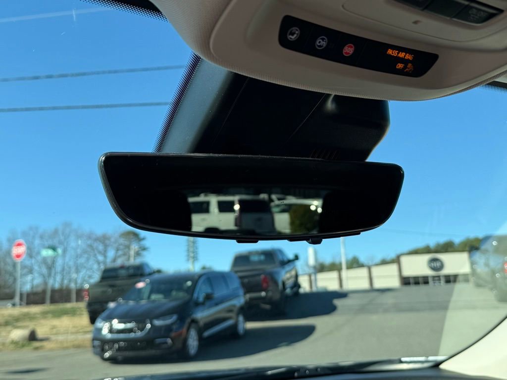 Used 2022 Buick Envision Essence w/ Technology Package II AWD/4WD image 27