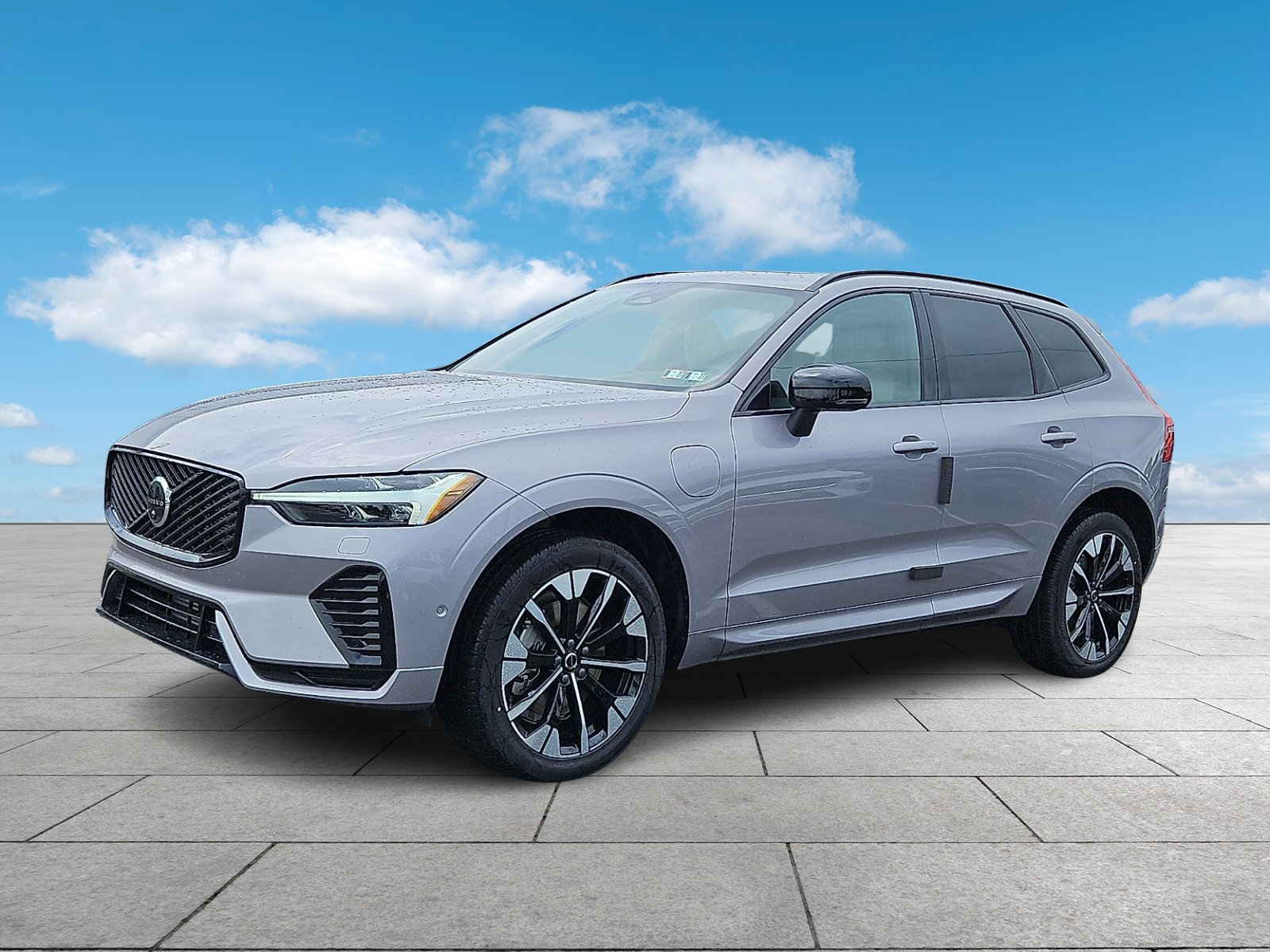 New 2026 Volvo XC60 T8 Plus w/ Protection Package Premier AWD/4WD image 3