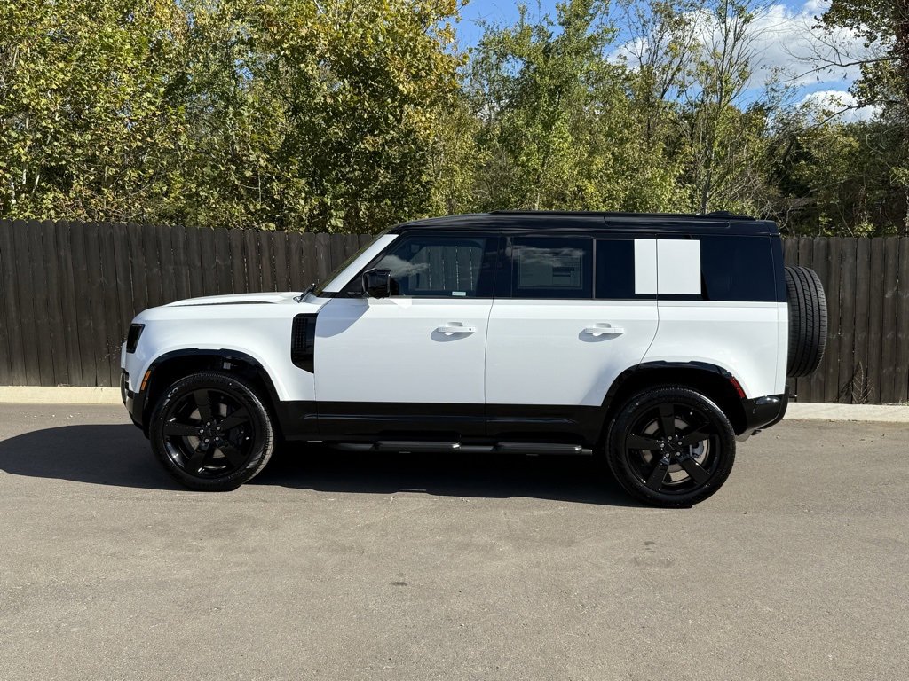 New 2026 Land Rover Defender 110 X-Dynamic SE image 2
