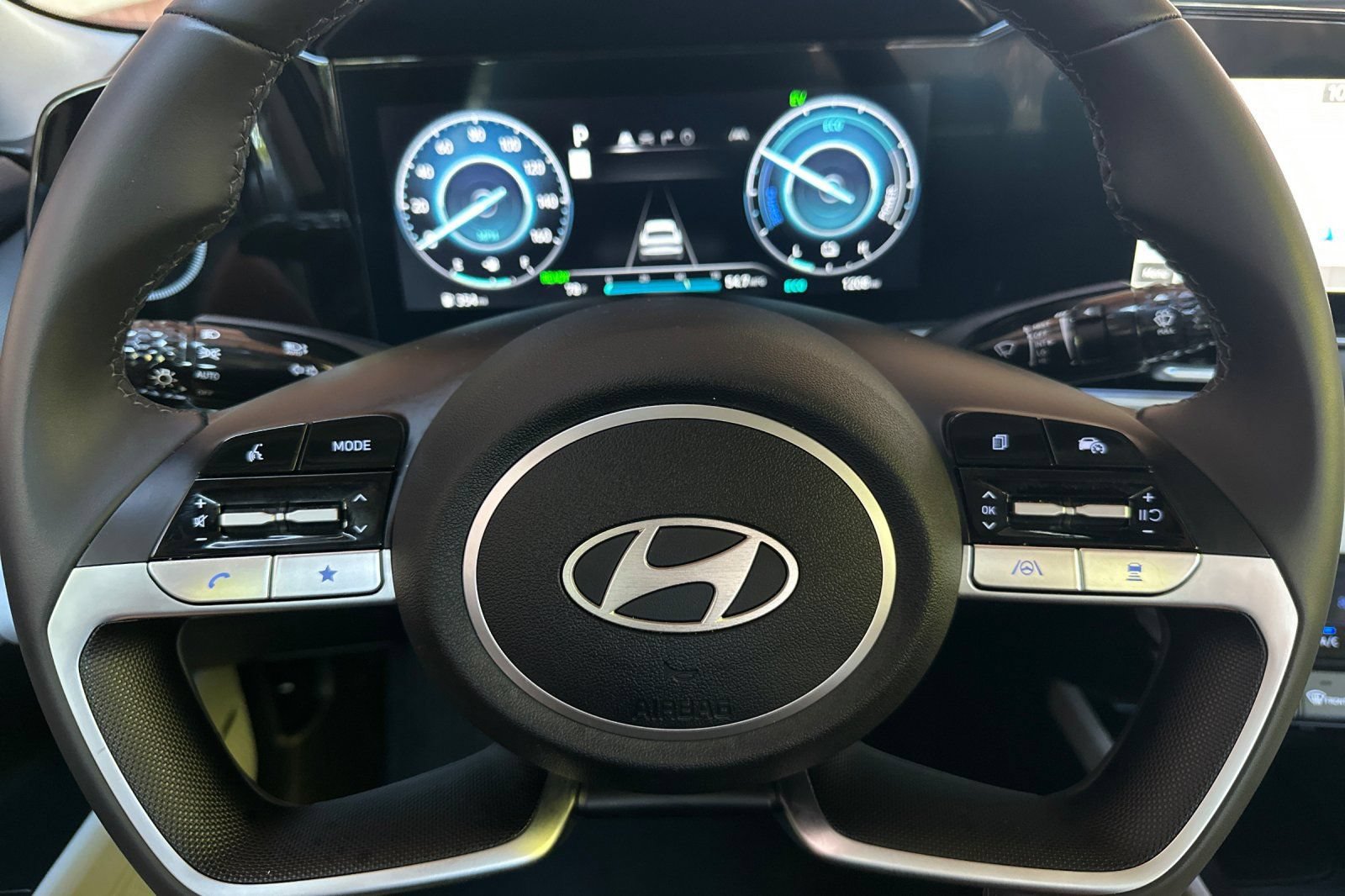 Used 2025 Hyundai Elantra Limited FWD image 29