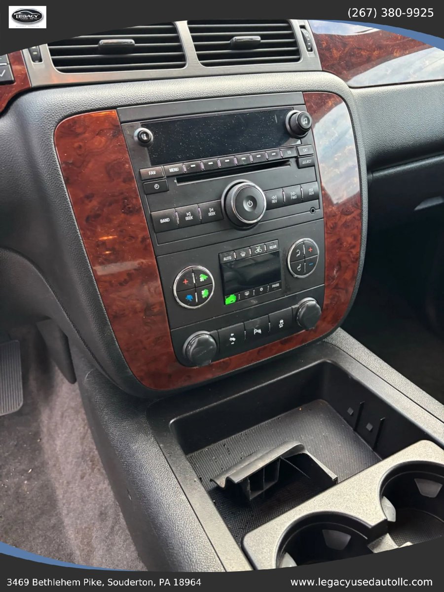 Used 2013 Chevrolet Suburban LT image 21