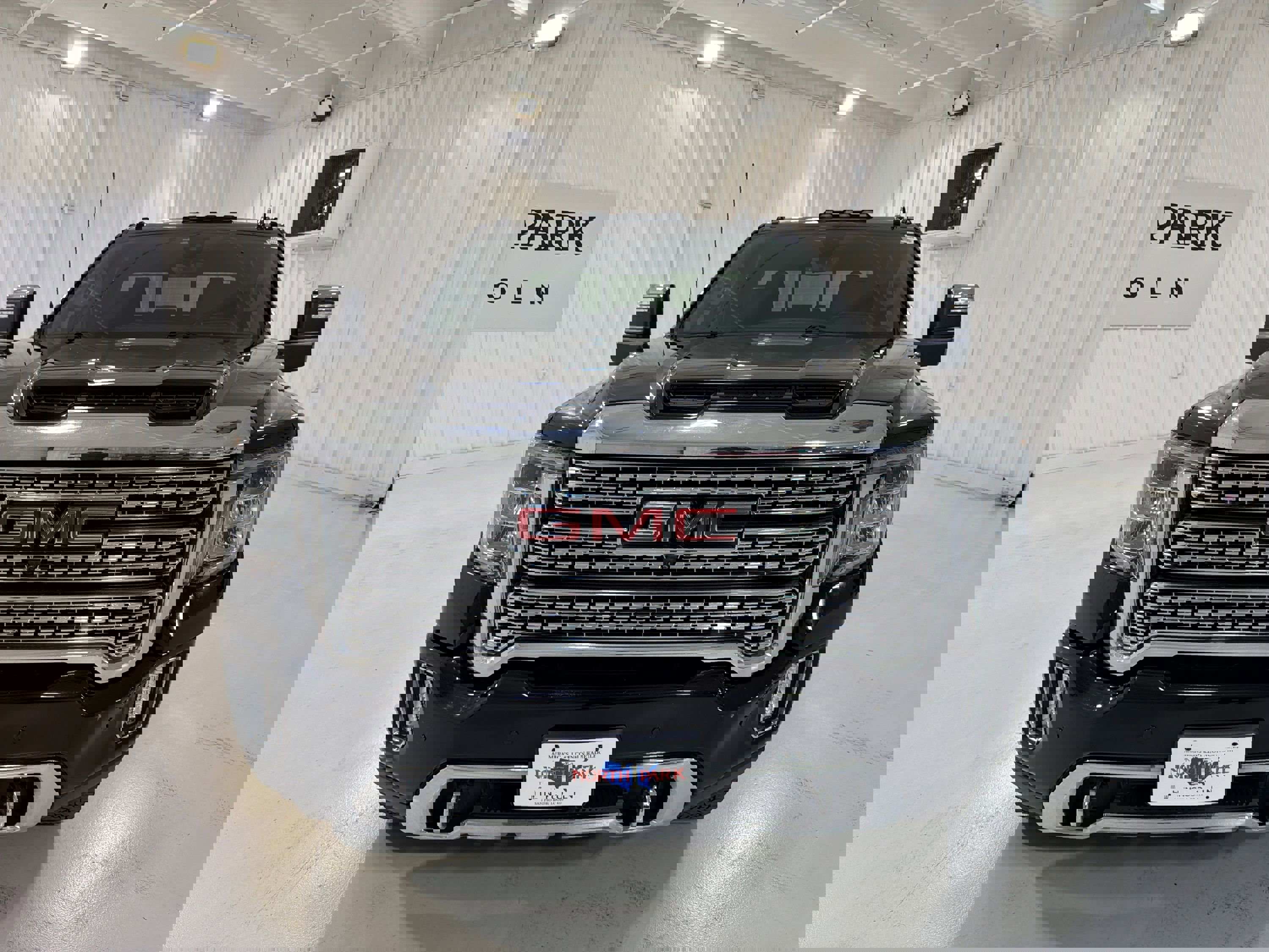 Used 2022 GMC Sierra 2500 Denali w/ Denali Black Diamond Edition image 32