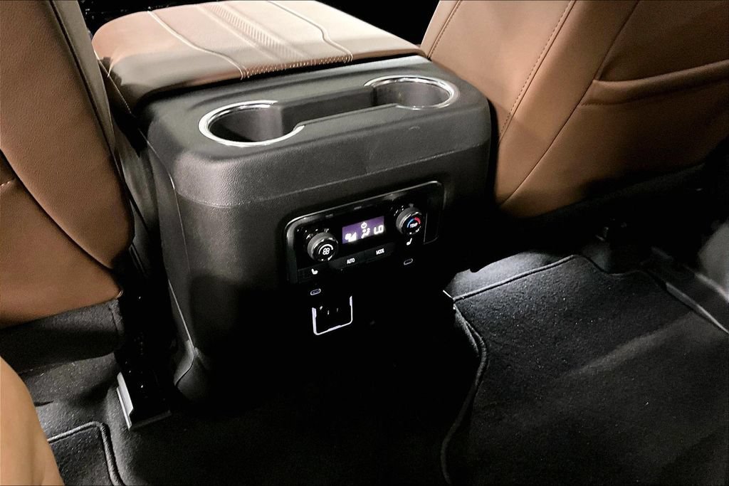 Used 2025 Chevrolet Tahoe High Country AWD/4WD image 28