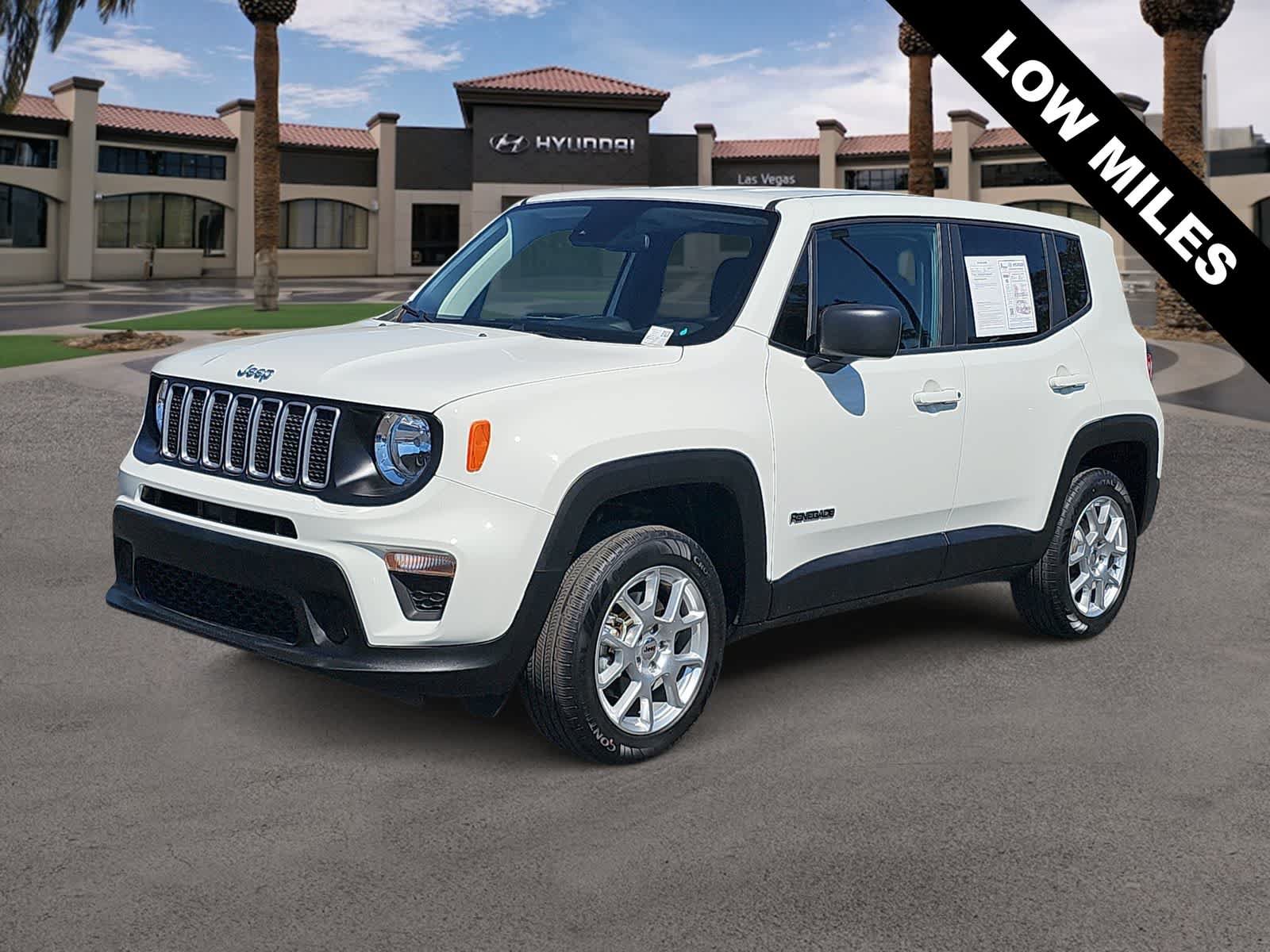 Used 2023 Jeep Renegade Latitude AWD/4WD image 4