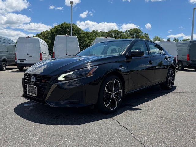 Used 2023 Nissan Altima 2.5 SR AWD/4WD image 3