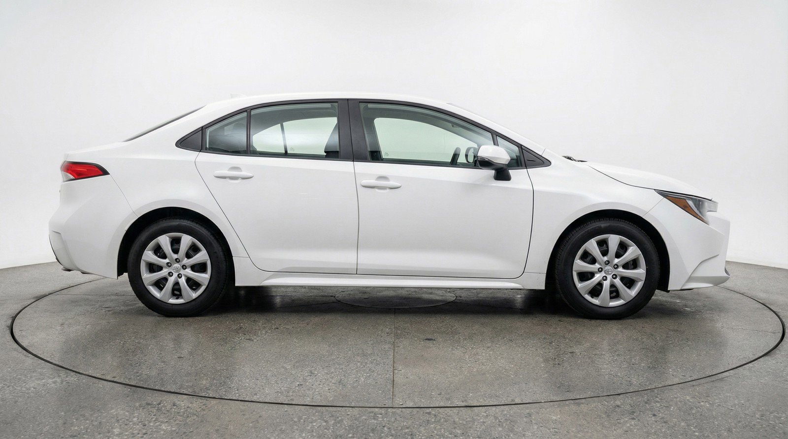 Used 2025 Toyota Corolla LE image 11