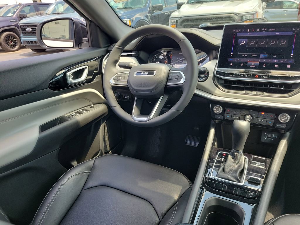 Used 2025 Jeep Compass Limited AWD/4WD image 13