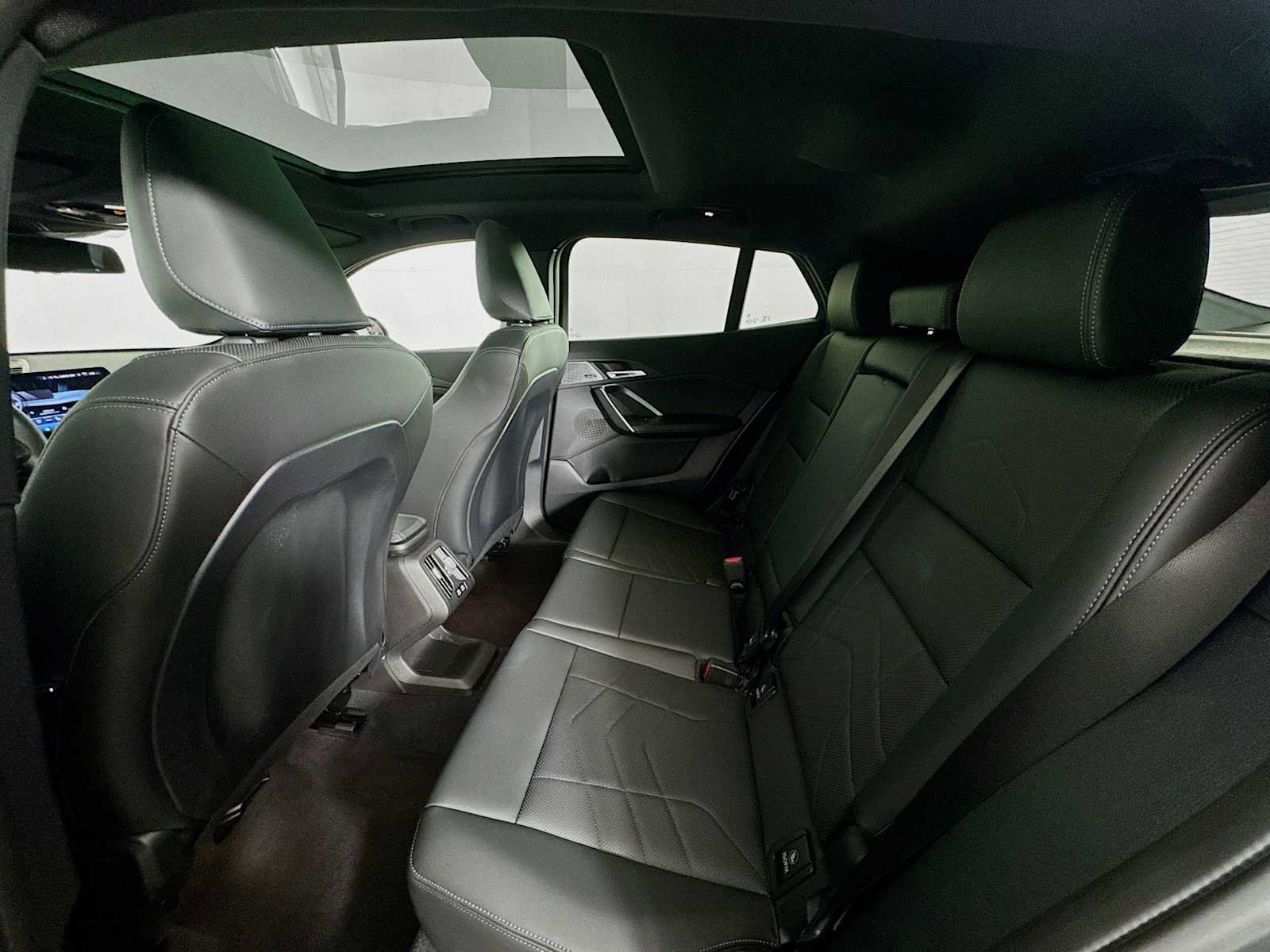 Used 2025 BMW X2 xDrive28i w/ Premium Package image 39