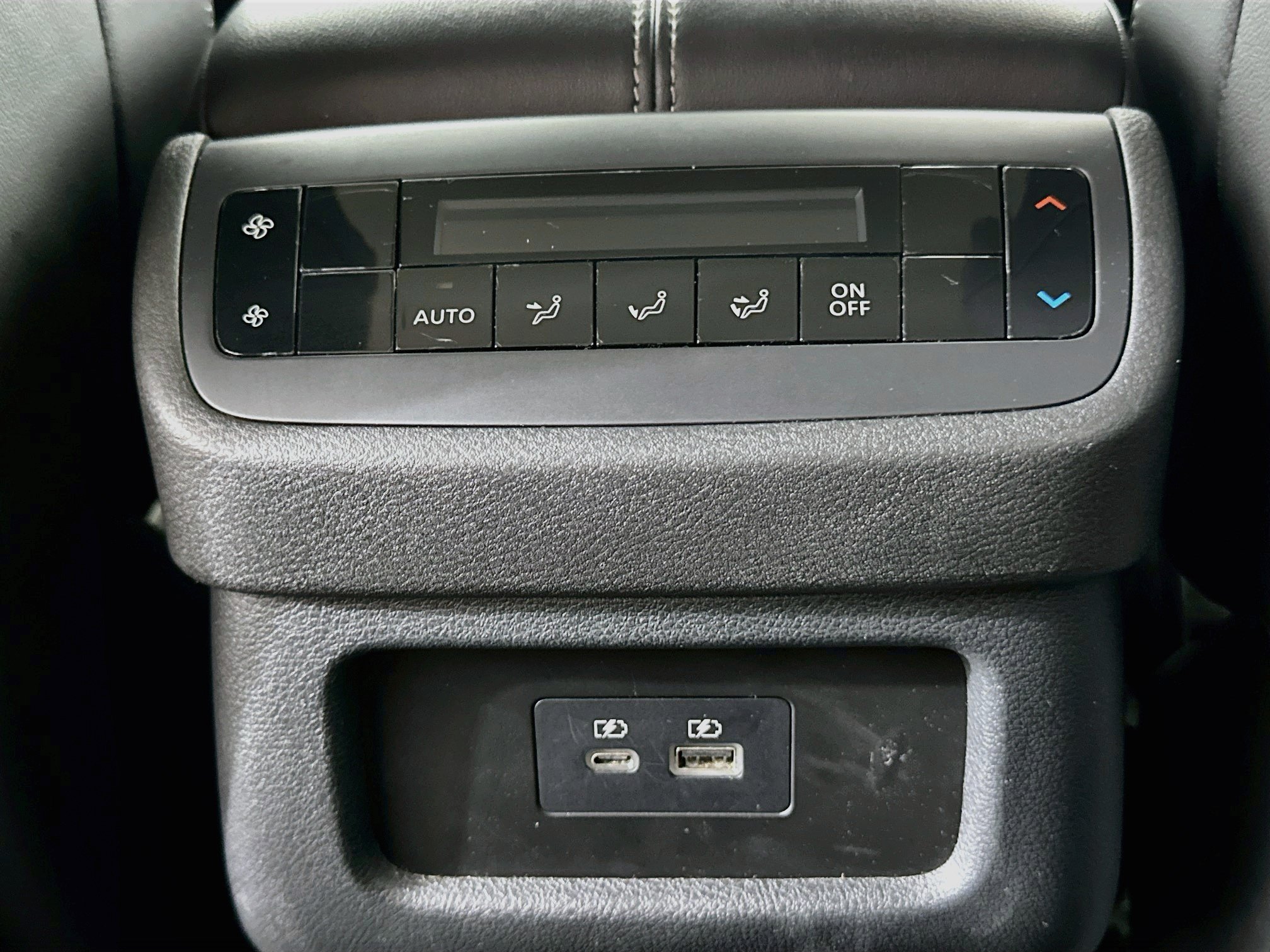 Used 2025 Nissan Pathfinder SL FWD image 27