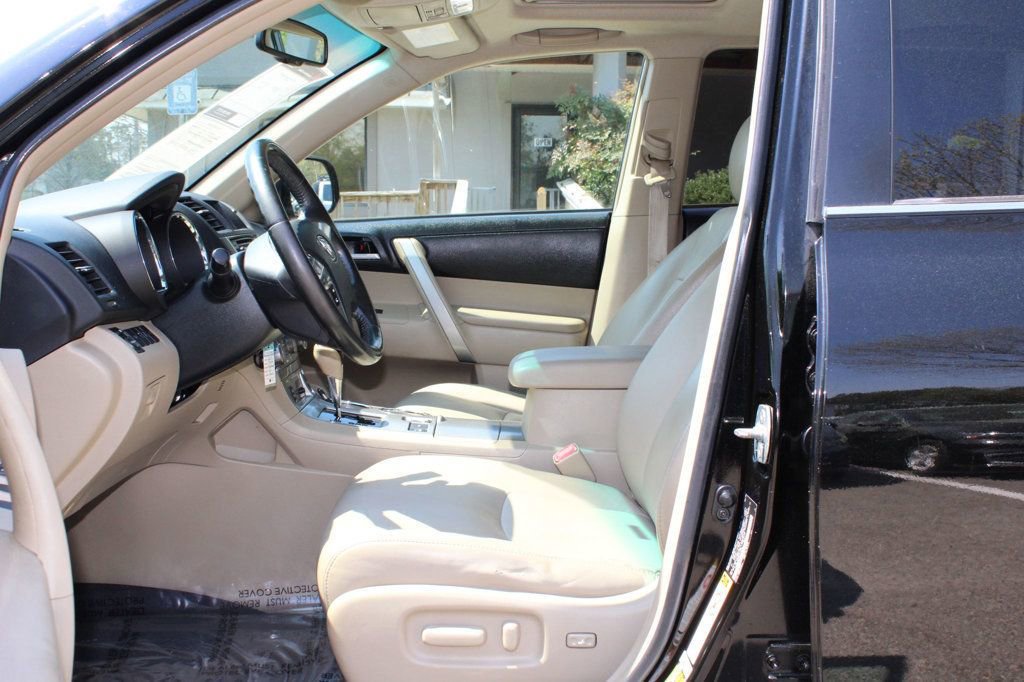 Used 2013 Toyota Highlander SE AWD/4WD image 12