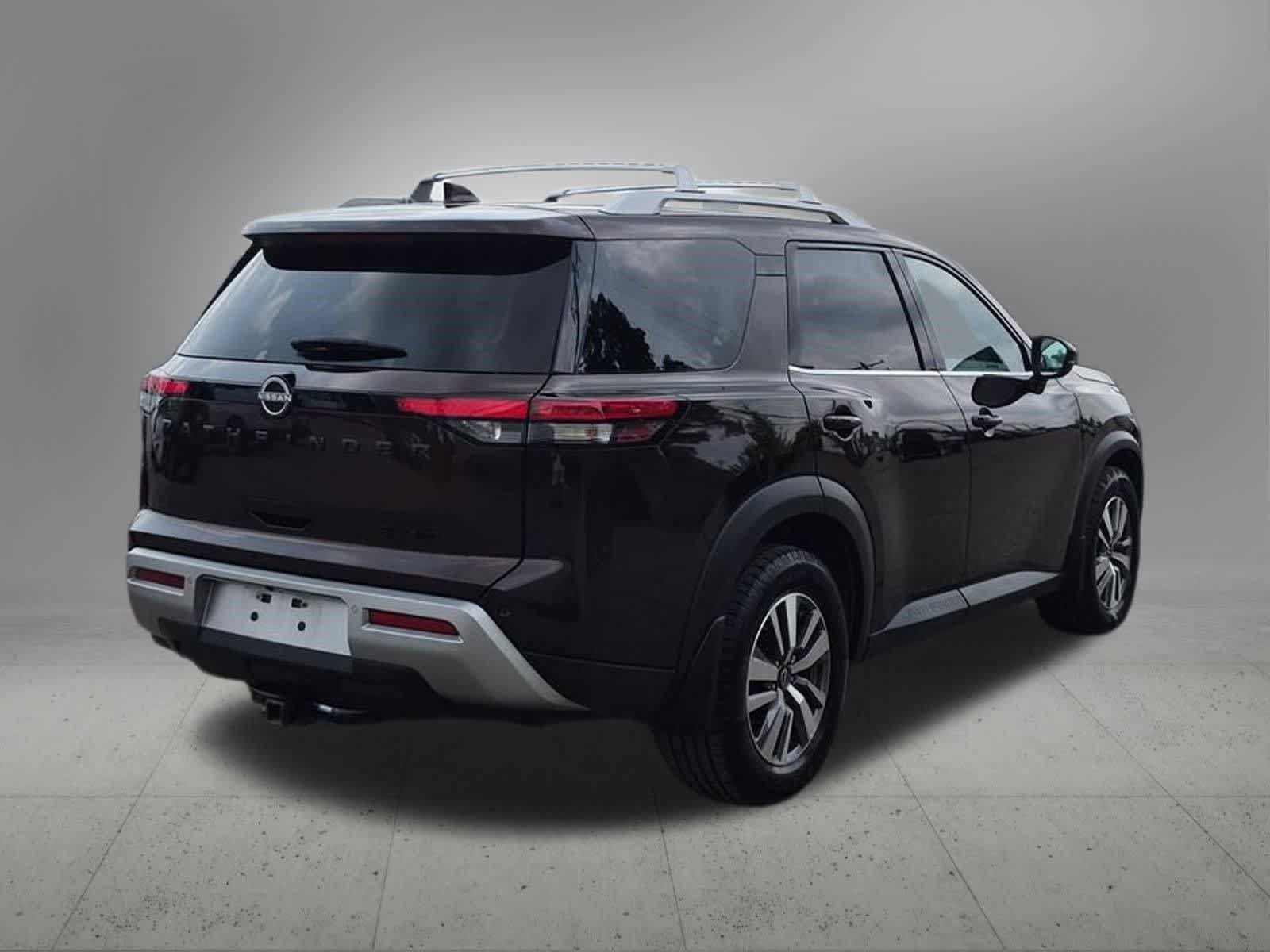 Used 2022 Nissan Pathfinder SL w/ SL Black Package AWD/4WD image 6
