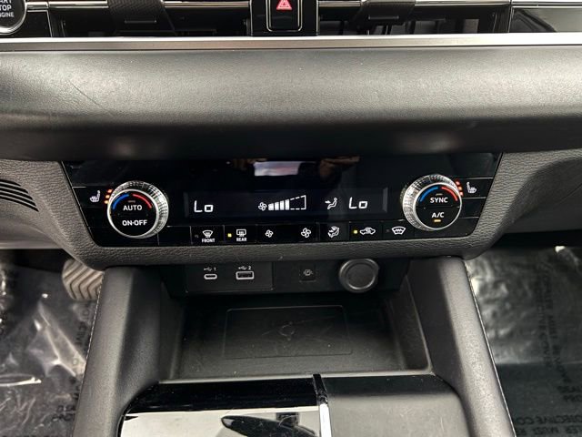 Used 2024 Mitsubishi Outlander SE image 29