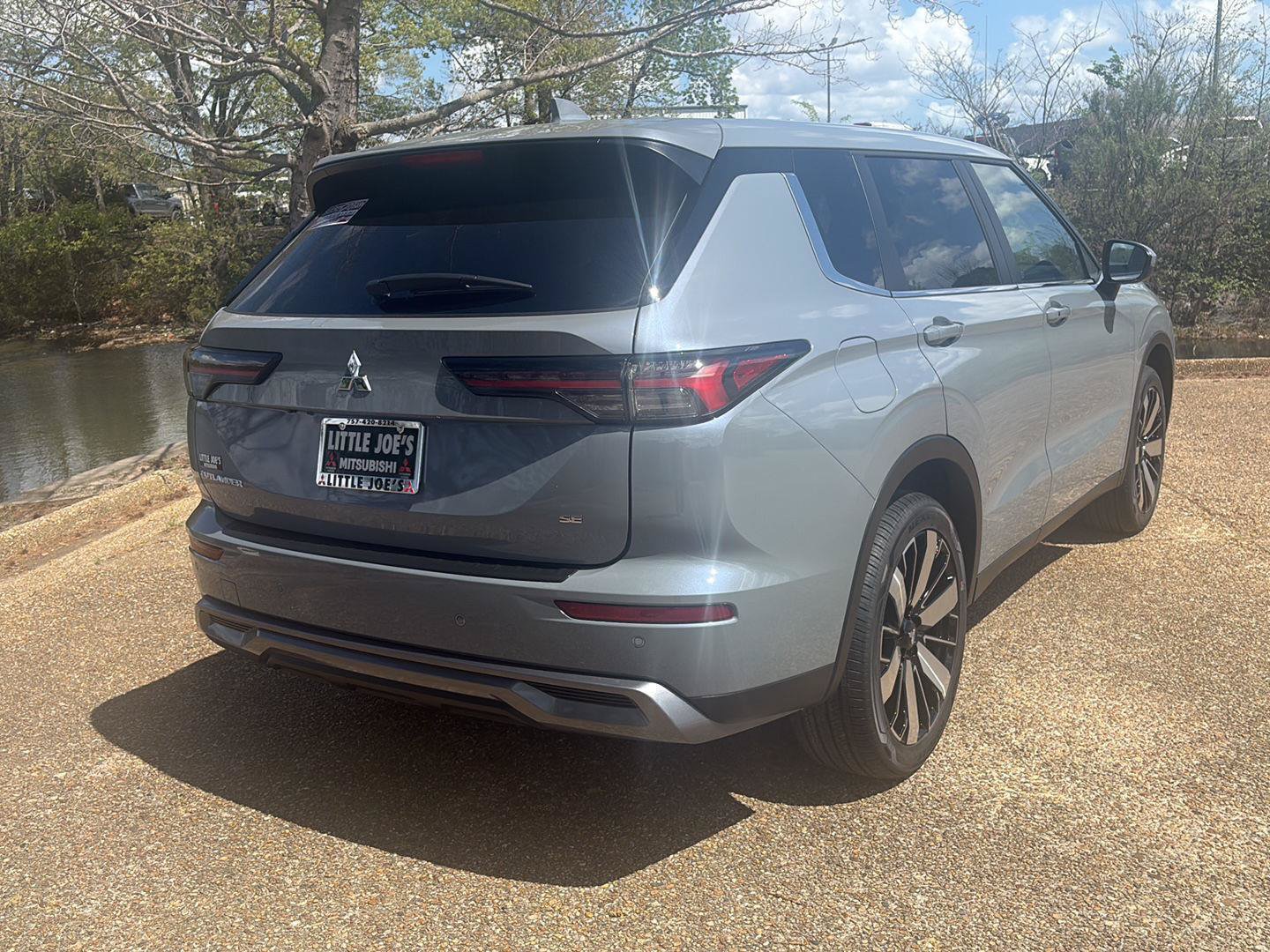New 2026 Mitsubishi Outlander SE FWD image 4