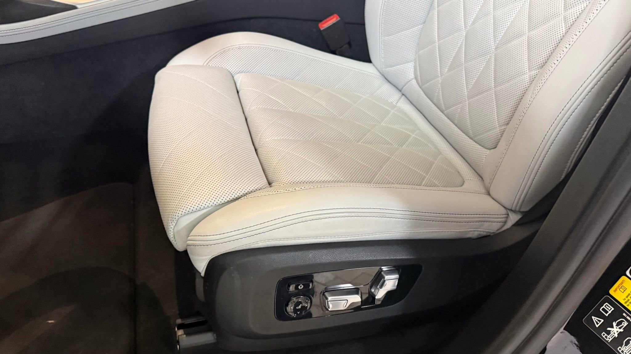 Used 2024 BMW X7 xDrive40i w/ Premium Package AWD/4WD image 54