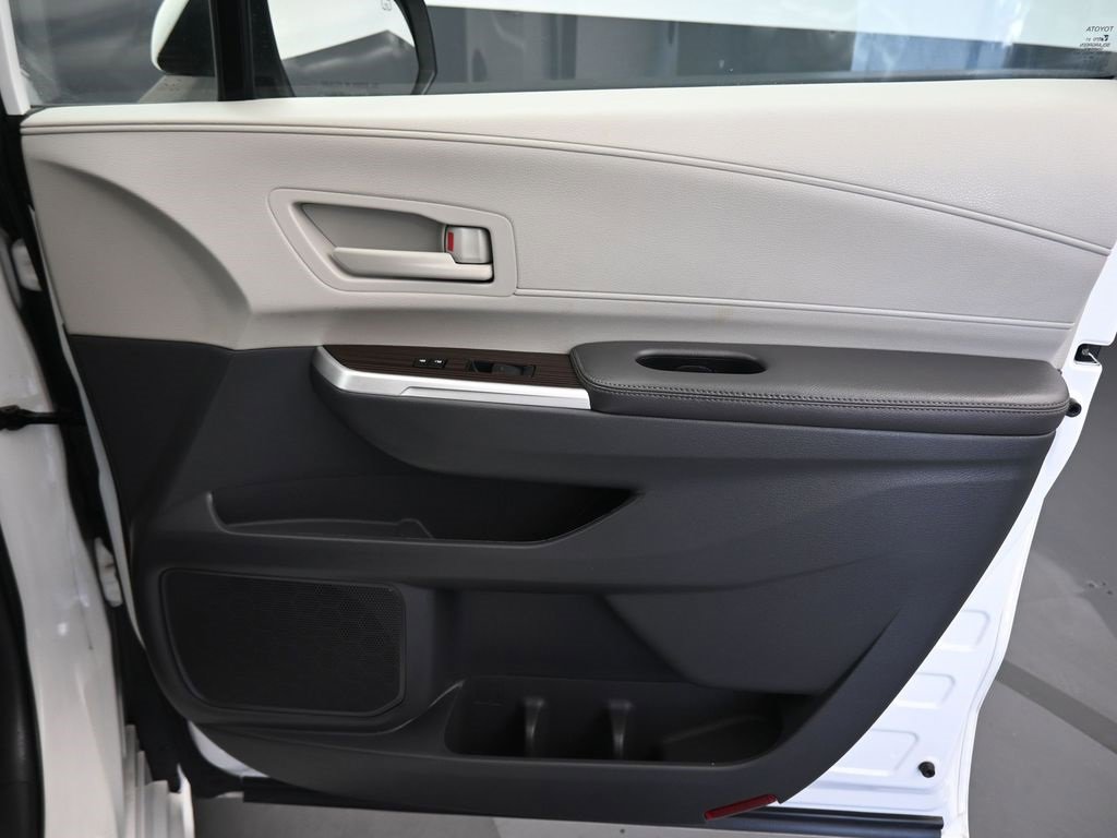 Used 2021 Toyota Sienna LE image 47