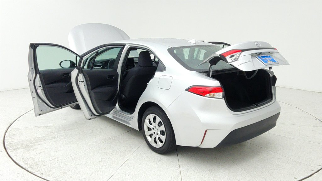 Used 2025 Toyota Corolla LE FWD image 11