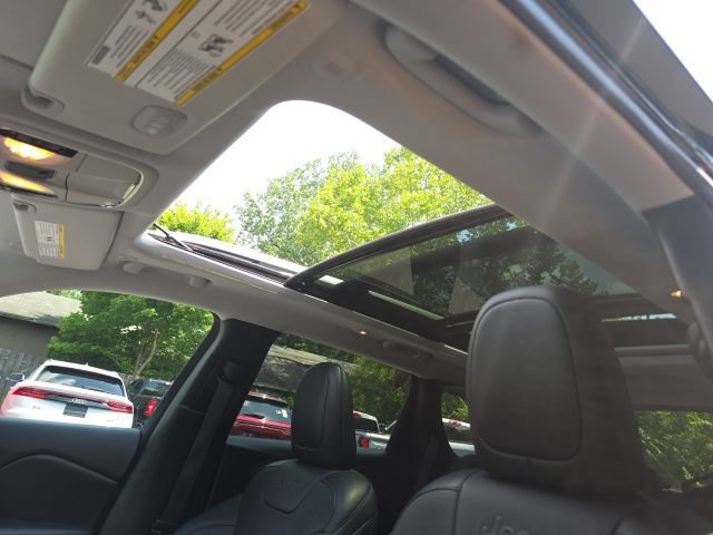 Used 2021 Jeep Cherokee Limited AWD/4WD image 5
