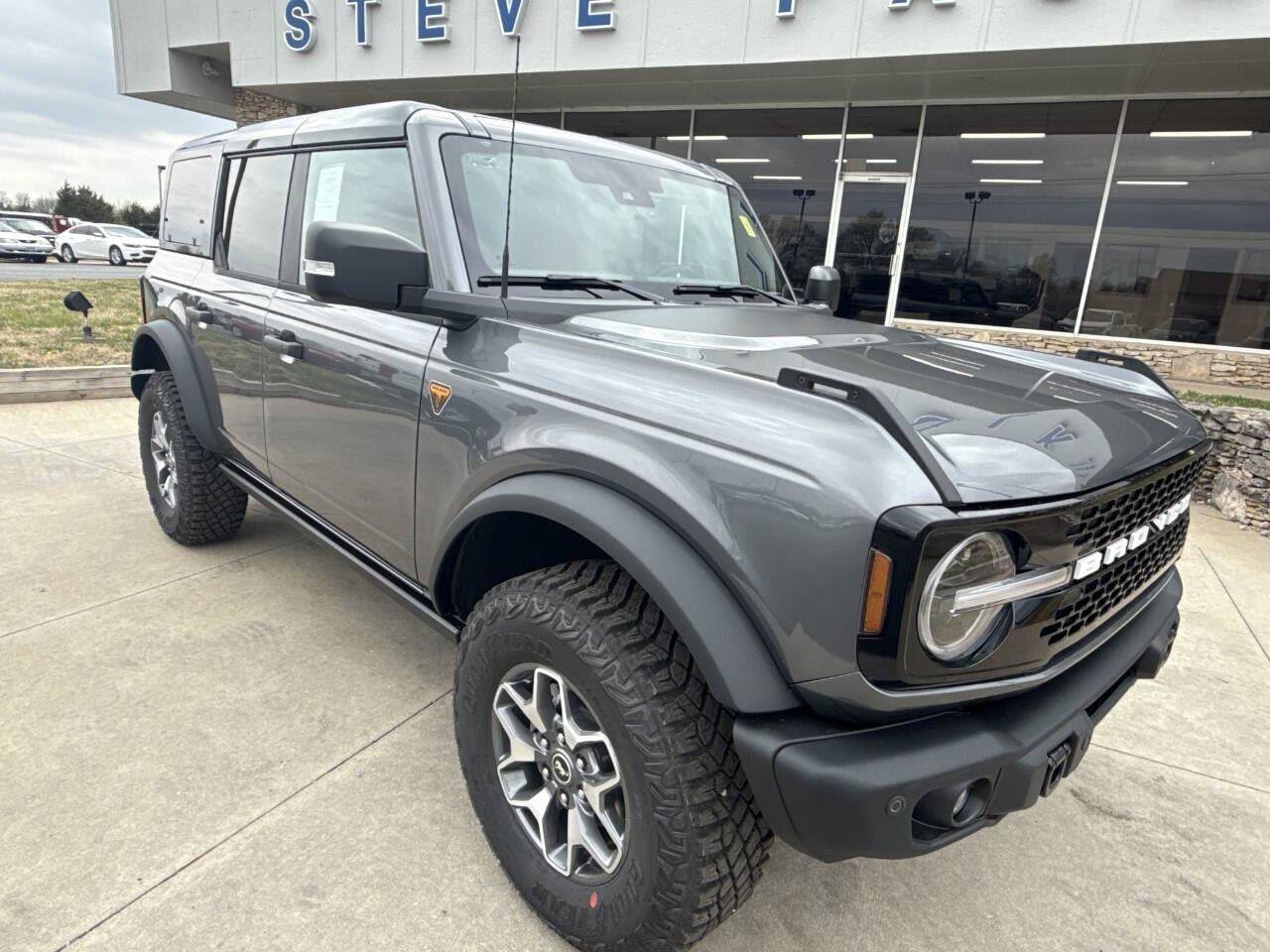New 2025 Ford Bronco Badlands image 1