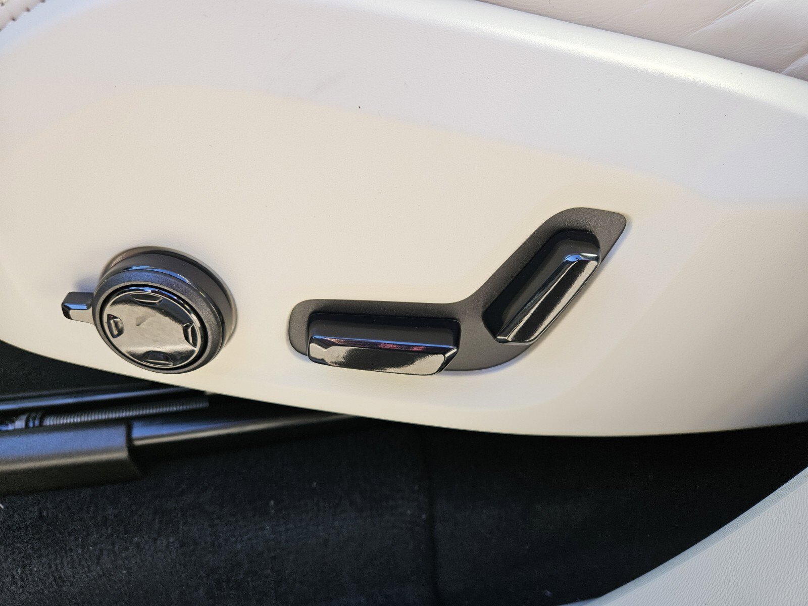 New 2026 Volvo XC90 B6 Ultra w/ Protection Package Premier AWD/4WD image 9