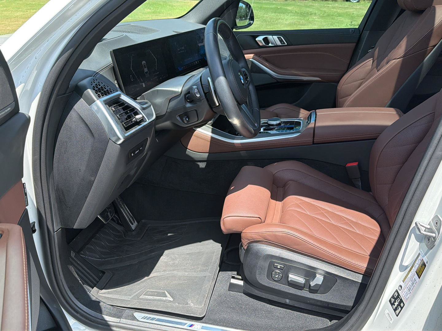 Used 2025 BMW X5 xDrive40i w/ M Sport Package AWD/4WD image 10