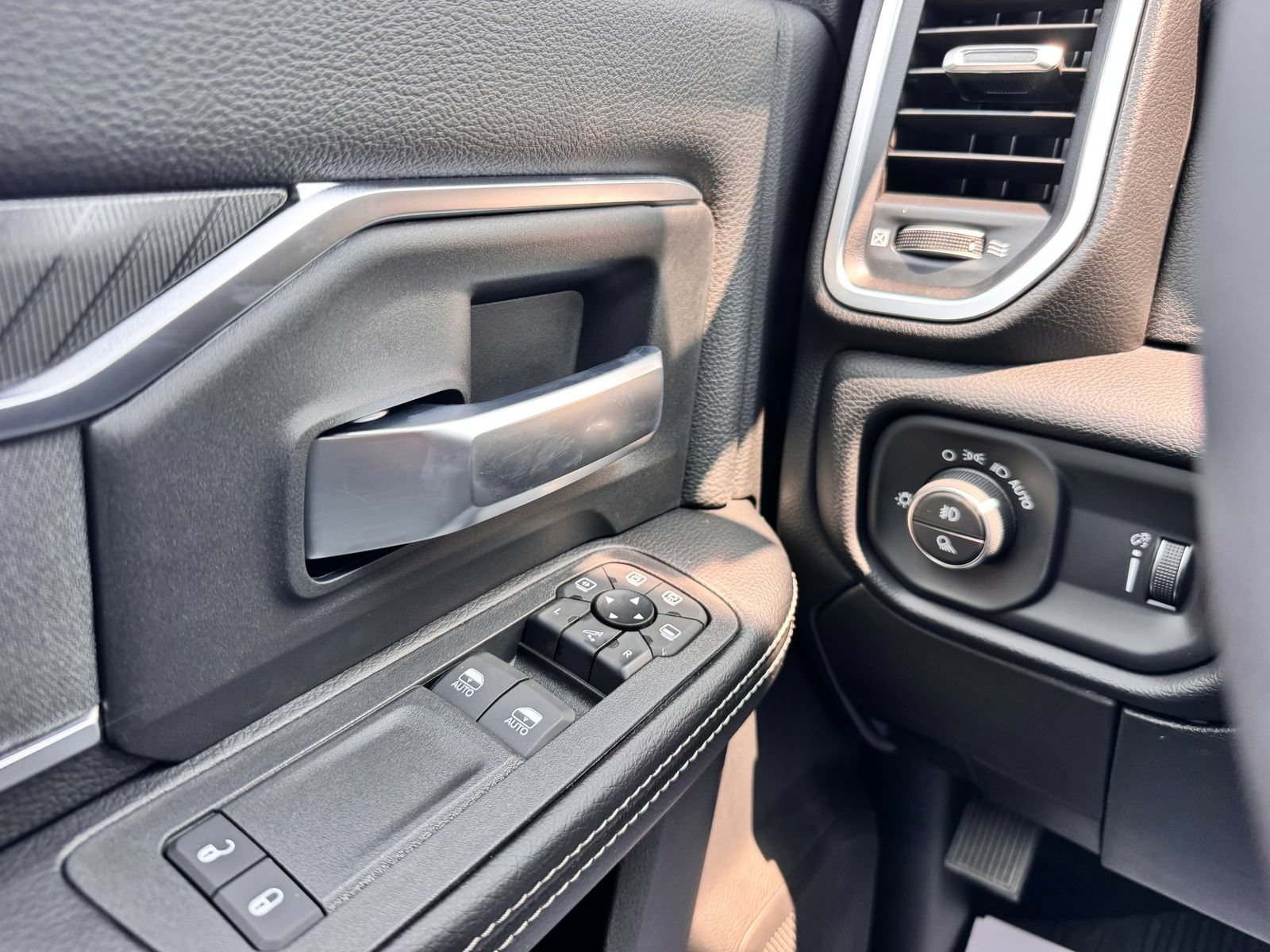 New 2026 RAM 2500 Big Horn AWD/4WD image 12