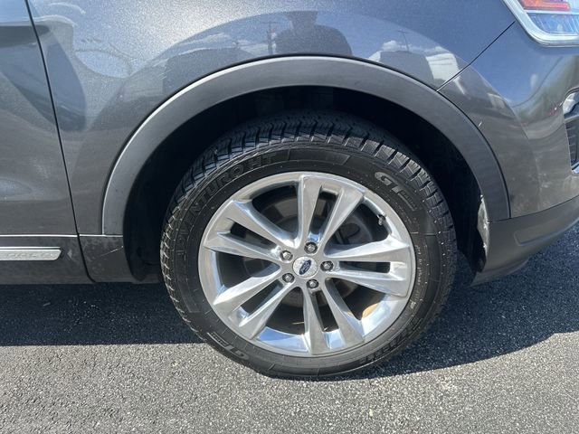 Used 2018 Ford Explorer XLT w/ Equipment Group 202A AWD/4WD image 21