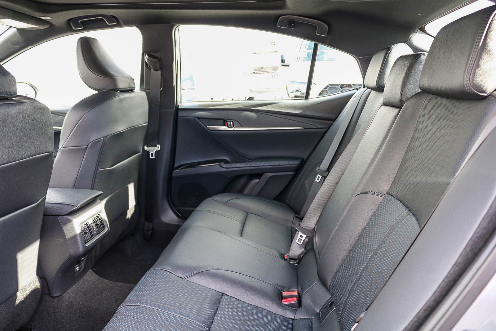 New 2026 Toyota Camry SE w/ Convenience Package FWD image 21