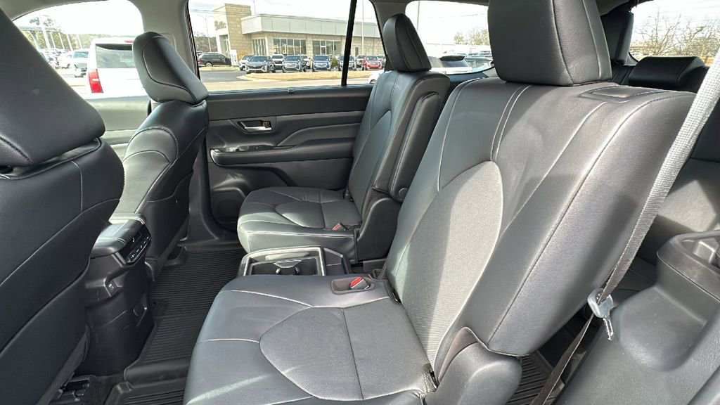 Used 2025 Toyota Grand Highlander FWD image 13