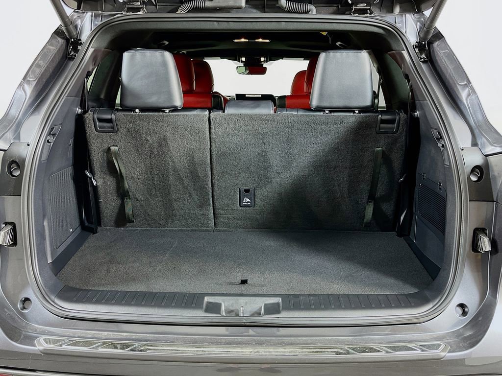 Used 2025 Toyota Highlander Limited AWD/4WD image 10