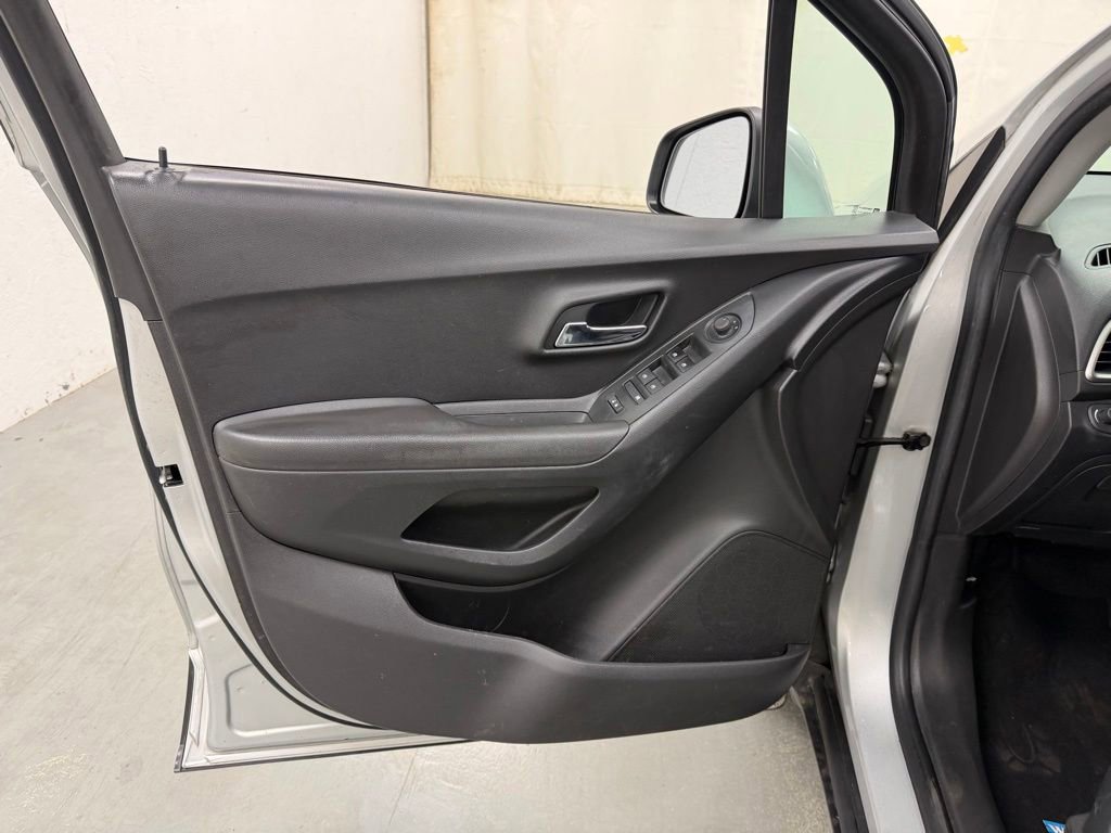 Used 2020 Chevrolet Trax LS w/ Tint and Cruise Package FWD image 17