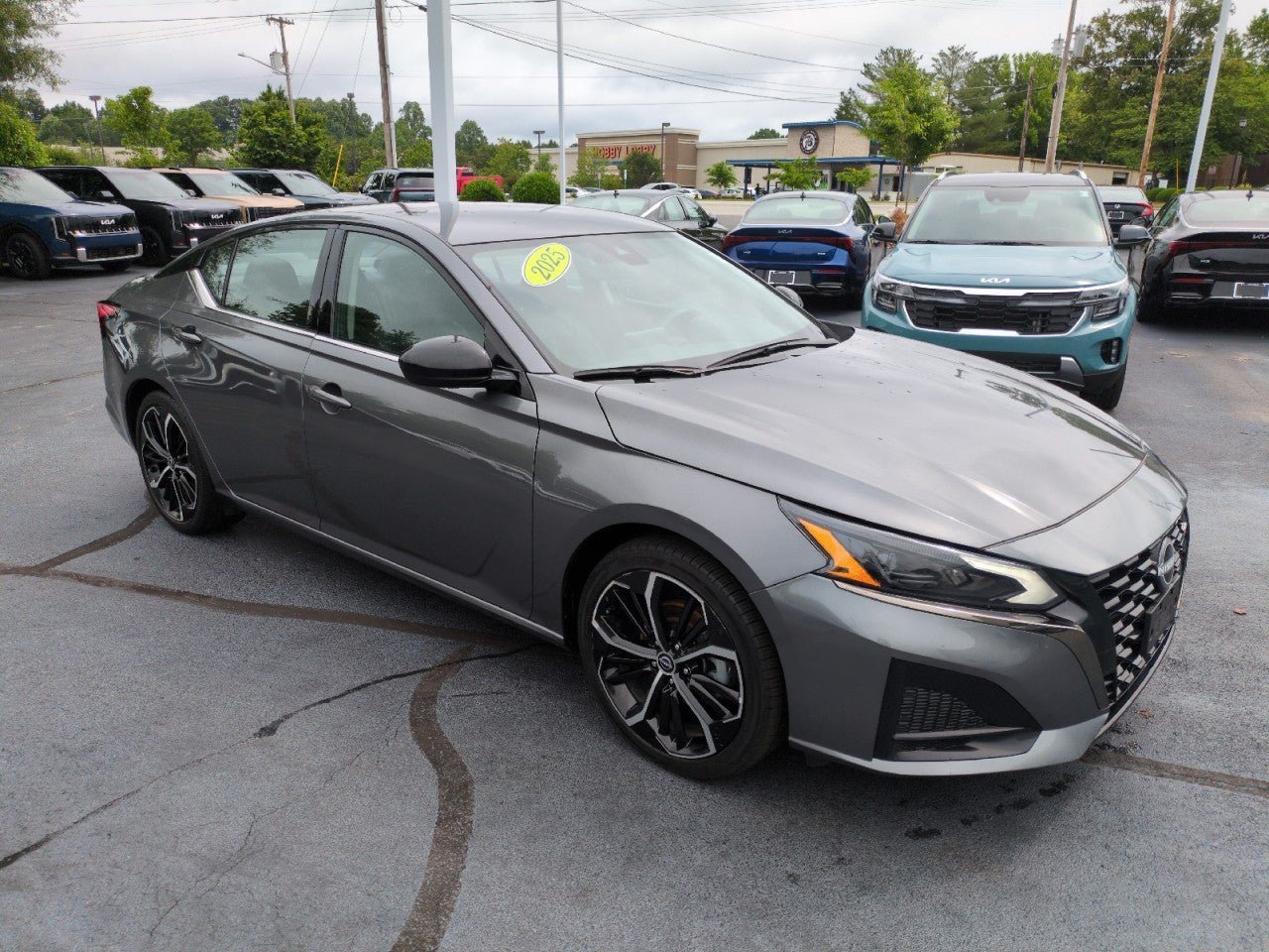 Used 2025 Nissan Altima 2.5 SR FWD image 1