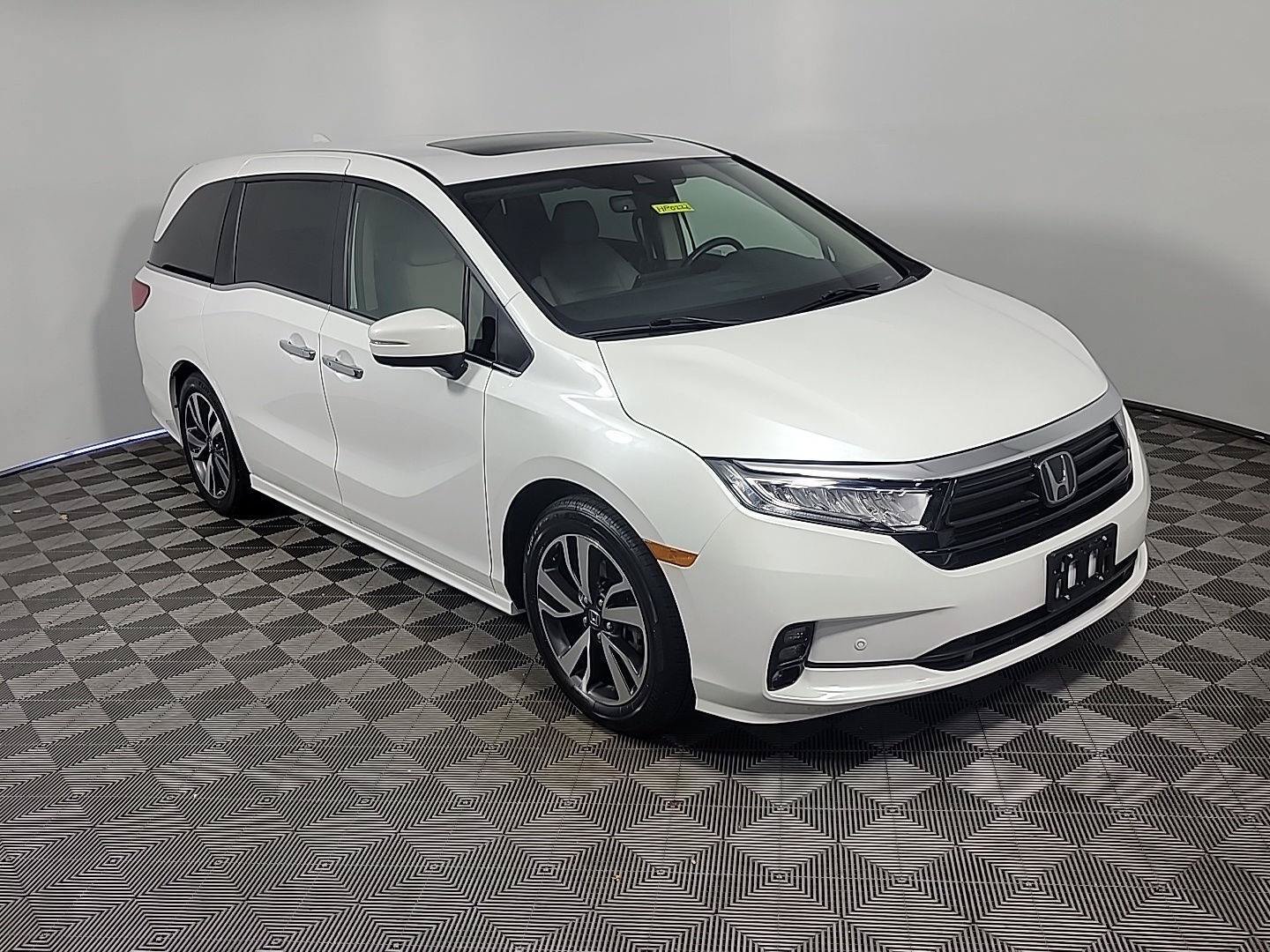 Certified 2022 Honda Odyssey Touring image 2